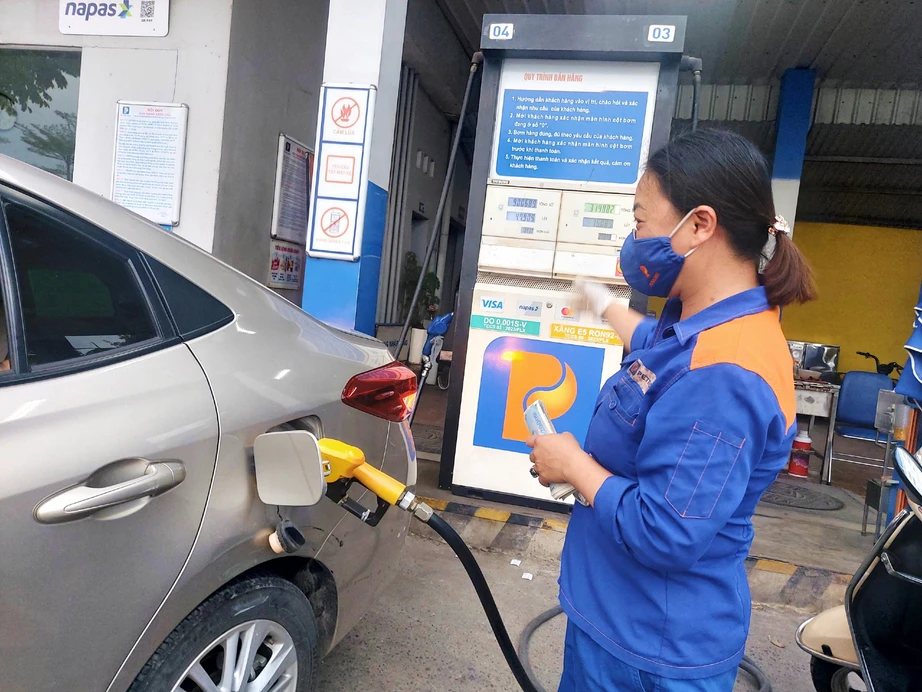 Nhập khẩu xăng dầu tăng mạnh- Ảnh 1.