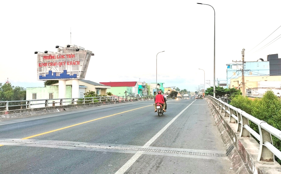 C&agrave; Mau đề xuất giải ph&aacute;p bảo đảm an to&agrave;n giao th&ocirc;ng tr&ecirc;n QL1 qua phường L&aacute;ng Tr&ograve;n- Ảnh 2.