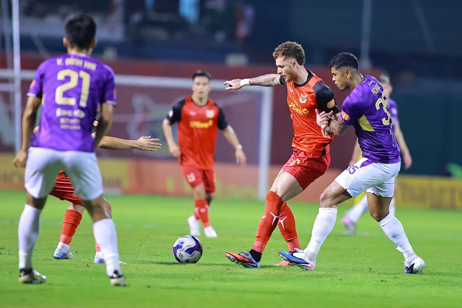 V-League: H&agrave; Nội FC thắng kịch t&iacute;nh Ninh B&igrave;nh- Ảnh 2.