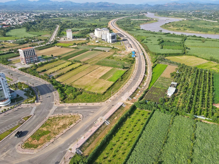 Cận cảnh tuyến kè gần 500 tỷ đẹp như tranh ở miền Tây Quảng Ngãi- Ảnh 1.