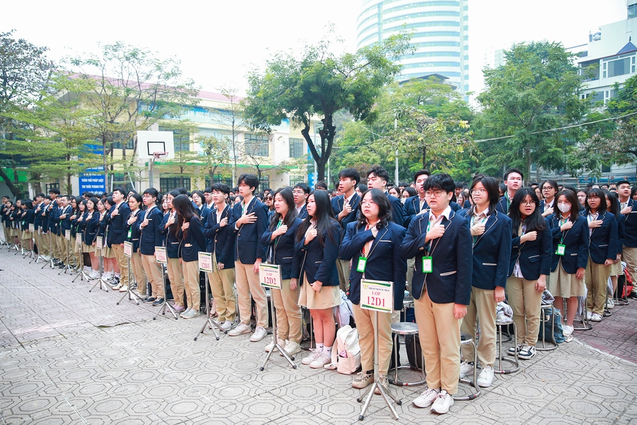 Gần 500.000 th&iacute; sinh đăng k&yacute; thi tốt nghiệp THPT 2026 trong ng&agrave;y đầu- Ảnh 1.