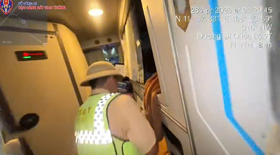 Ph&aacute;t hiện, xử l&yacute; nhiều phương tiện &ldquo;nhồi&rdquo; h&agrave;nh kh&aacute;ch tr&ecirc;n cao tốc qua Kh&aacute;nh H&ograve;a &ndash; L&acirc;m Đồng- Ảnh 2.