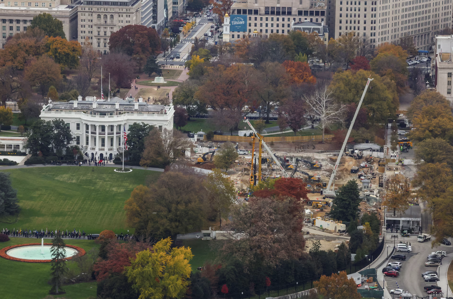 Đảng Cộng ho&agrave; hối th&uacute;c x&acirc;y ph&ograve;ng đại tiệc sau vụ nổ s&uacute;ng ở sự kiện c&oacute; &ocirc;ng Trump- Ảnh 1.