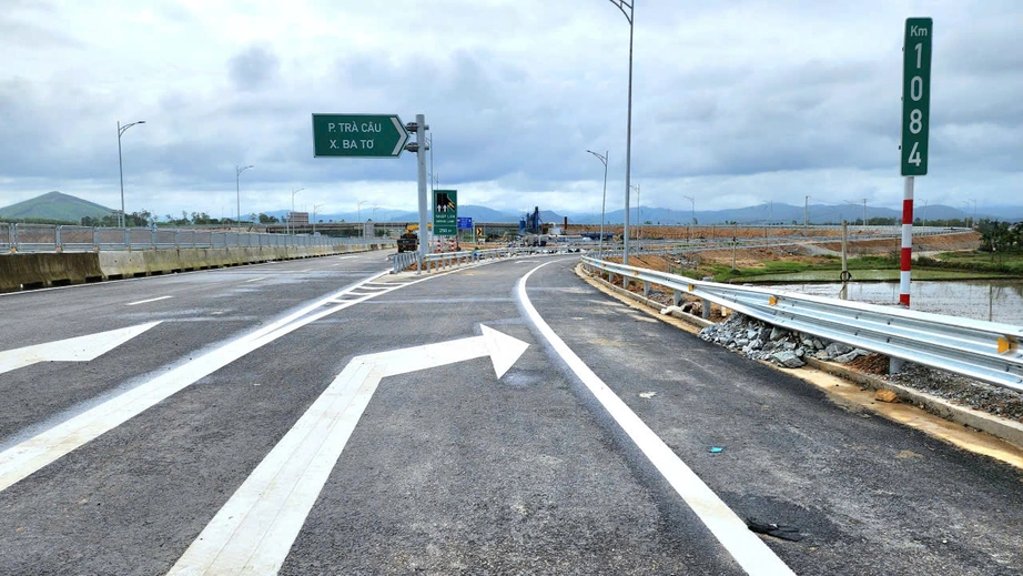 Th&ocirc;ng xe cao tốc qua miền Trung phương tiện di chuyển thế n&agrave;o?- Ảnh 2.