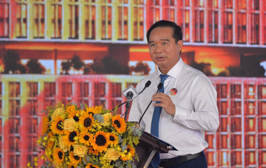 TP.HCM khởi c&ocirc;ng 4 dự &aacute;n trọng điểm, trao quyết định đầu tư si&ecirc;u cảng Cần Giờ- Ảnh 1.