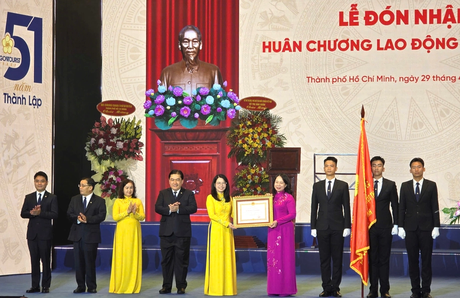 Saigontourist Group kỷ niệm 50 năm ph&aacute;t triển, đ&oacute;n nhận Hu&acirc;n chương Lao động hạng Nhất- Ảnh 1.