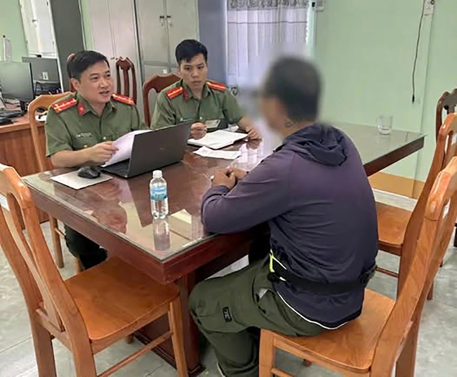 Xử l&yacute; người đ&agrave;n &ocirc;ng b&igrave;nh luận x&uacute;c phạm lực lượng C&ocirc;ng an bắt đ&aacute;nh bạc tr&ecirc;n Facebook- Ảnh 1.