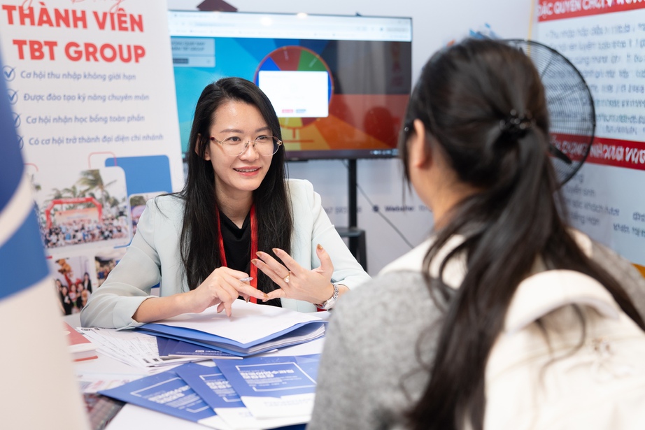 Ng&agrave;y hội việc l&agrave;m Đại học Thăng Long thu h&uacute;t gần 5.000 sinh vi&ecirc;n- Ảnh 3.