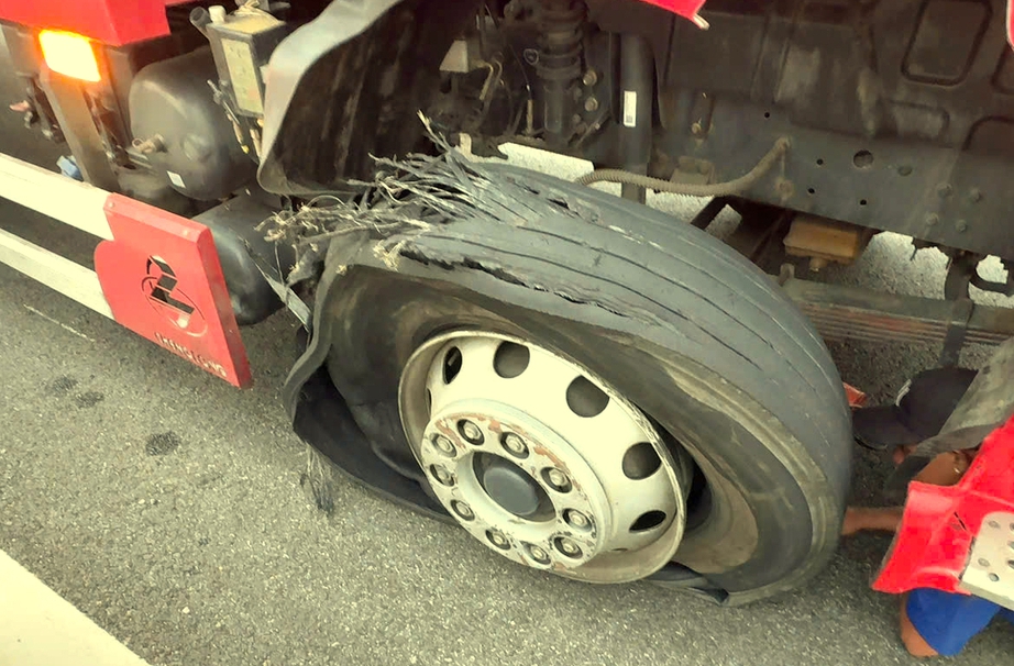 Gi&uacute;p đỡ h&agrave;ng chục phương tiện gặp sự cố tr&ecirc;n cao tốc qua Gia Lai vừa khai th&aacute;c- Ảnh 10.