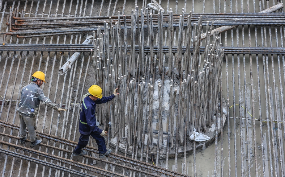 Ổn định lao động x&acirc;y dựng: Cần đ&ograve;n bẩy từ cải c&aacute;ch tiền lương v&agrave; ph&uacute;c lợi- Ảnh 1.