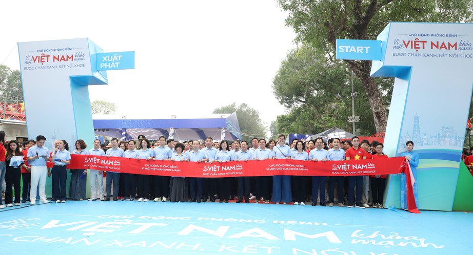 H&agrave;ng ng&agrave;n người d&acirc;n Thủ đ&ocirc; được kh&aacute;m miễn ph&iacute; tại ng&agrave;y hội Sức khỏe to&agrave;n d&acirc;n- Ảnh 5.