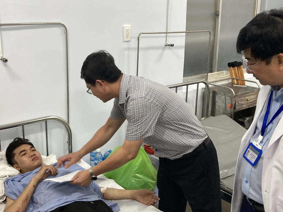 Vụ xe khách lao xuống vực ở Lâm Đồng: Nỗi bàng hoàng, xót xa của người ở lại- Ảnh 1. Vụ xe khách lao xuống vực ở Lâm Đồng: Nỗi bàng hoàng, xót xa của người ở lại- Ảnh 1.