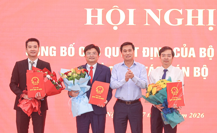 Bộ Xây dựng điều động, bổ nhiệm nhiều cán bộ chủ chốt- Ảnh 1. Bộ Xây dựng điều động, bổ nhiệm nhiều cán bộ chủ chốt- Ảnh 1.