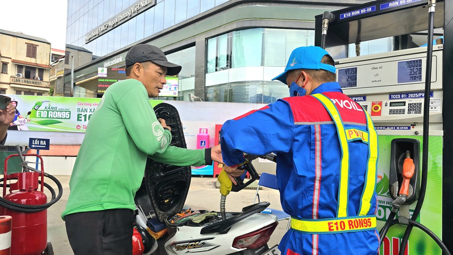 Đề xuất b&aacute;n xăng E10 tr&ecirc;n to&agrave;n quốc từ 30/4- Ảnh 1.