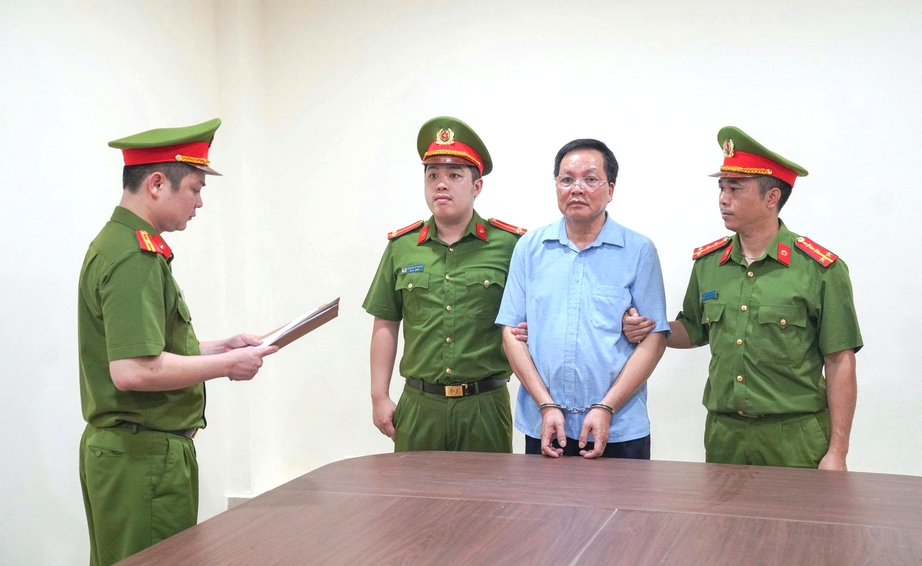 Khởi tố bắt tạm giam gi&aacute;m đốc, hiệu trưởng, kế to&aacute;n ở Ph&uacute; Thọ &ldquo;ăn chặn&rdquo; tiền trợ cấp- Ảnh 1.