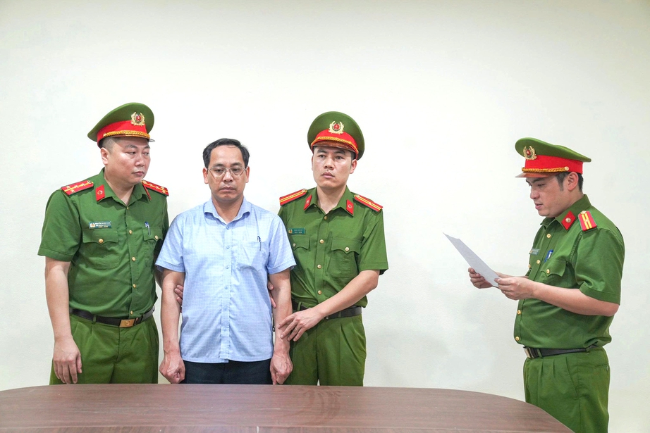 Khởi tố bắt tạm giam gi&aacute;m đốc, hiệu trưởng, kế to&aacute;n ở Ph&uacute; Thọ &ldquo;ăn chặn&rdquo; tiền trợ cấp- Ảnh 2.