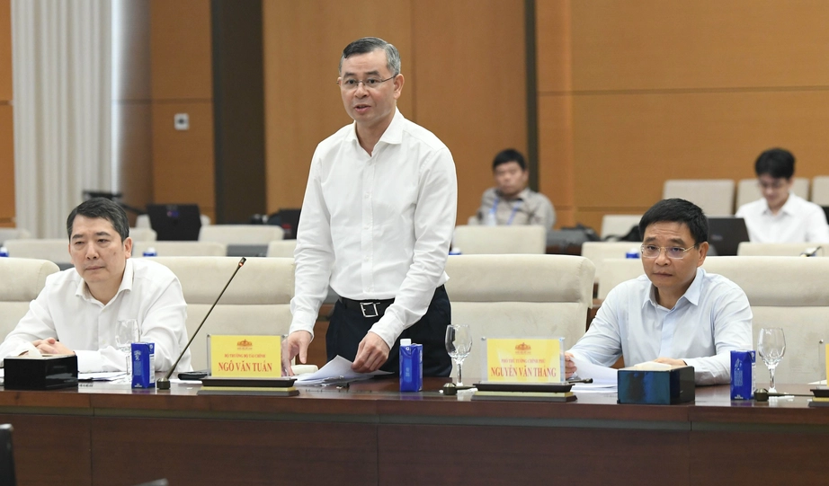 Trình Quốc hội phương án giảm thuế xăng dầu trong thời gian nhất định- Ảnh 1. Trình Quốc hội phương án giảm thuế xăng dầu trong thời gian nhất định- Ảnh 1.