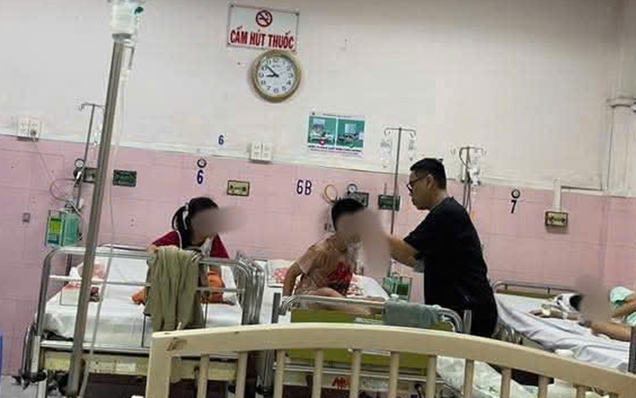 Hơn 100 học sinh nghi ngộ độc thực phẩm ở TP.HCM, cơ quan chức năng v&agrave;o cuộc- Ảnh 1.