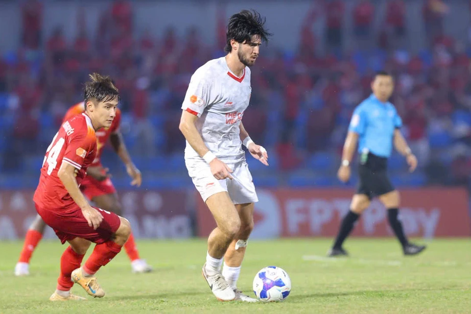 V-League: B&ugrave;i Tiến Dũng lập c&uacute; đ&uacute;p, Thể C&ocirc;ng Viettel thắng nhẹ H&agrave; Tĩnh- Ảnh 2.