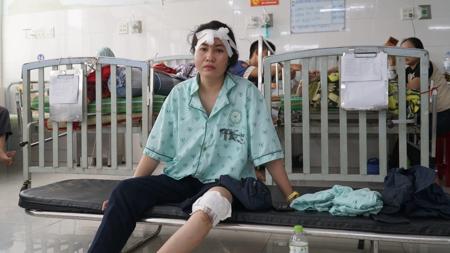 Kinh ho&agrave;ng lời kể của c&aacute;c nạn nh&acirc;n trong vụ xe kh&aacute;ch rơi vực Đ&egrave;o An Kh&ecirc;- Ảnh 1.