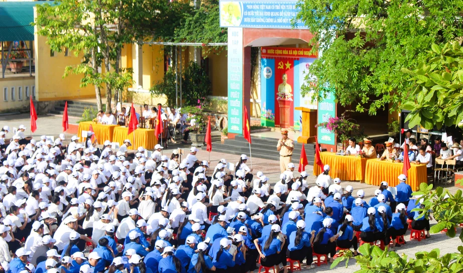 Tuy&ecirc;n truyền an to&agrave;n giao th&ocirc;ng, hướng dẫn kỹ năng l&aacute;i xe an to&agrave;n cho học sinh ở Quảng Trị- Ảnh 1.