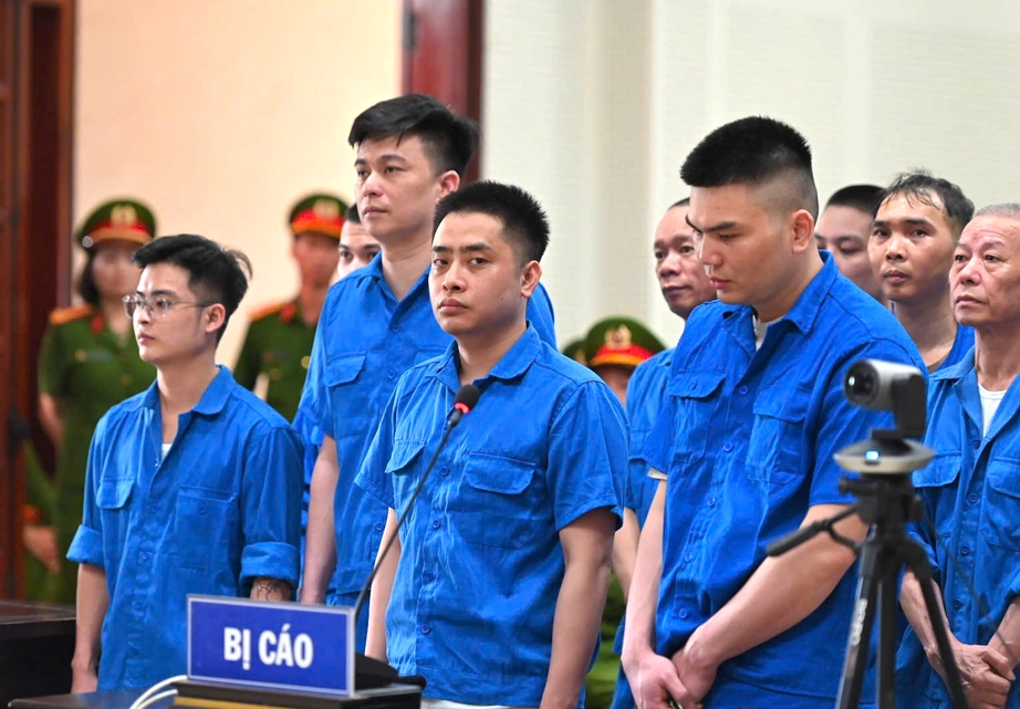 X&eacute;t xử B&ugrave;i Đ&igrave;nh Kh&aacute;nh v&agrave; 18 bị c&aacute;o trong vụ &aacute;n ma t&uacute;y khiến c&aacute;n bộ c&ocirc;ng an hy sinh- Ảnh 1.
