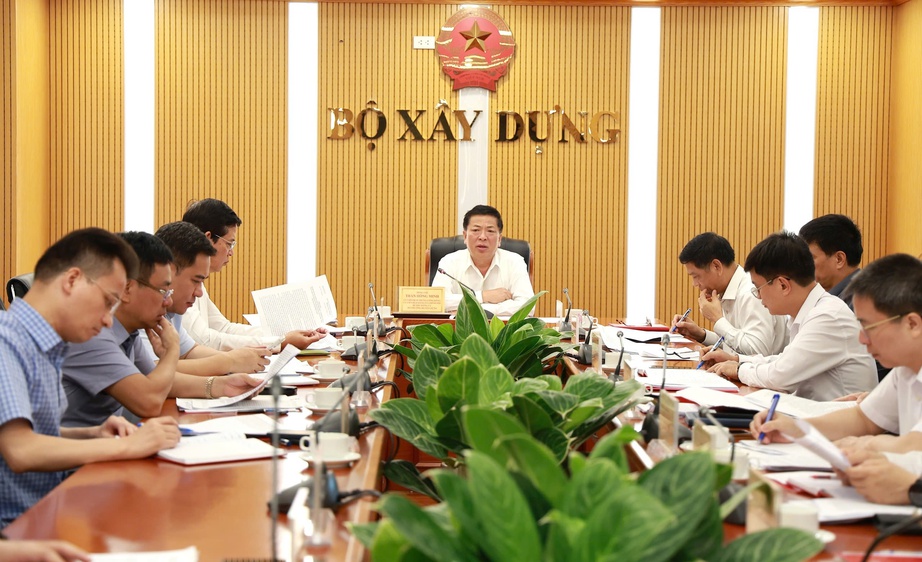 Ban Thường vụ Đảng ủy Bộ Xây dựng cho ý kiến về hai dự án đường sắt quan trọng quốc gia- Ảnh 1. Ban Thường vụ Đảng ủy Bộ Xây dựng cho ý kiến về hai dự án đường sắt quan trọng quốc gia- Ảnh 1.