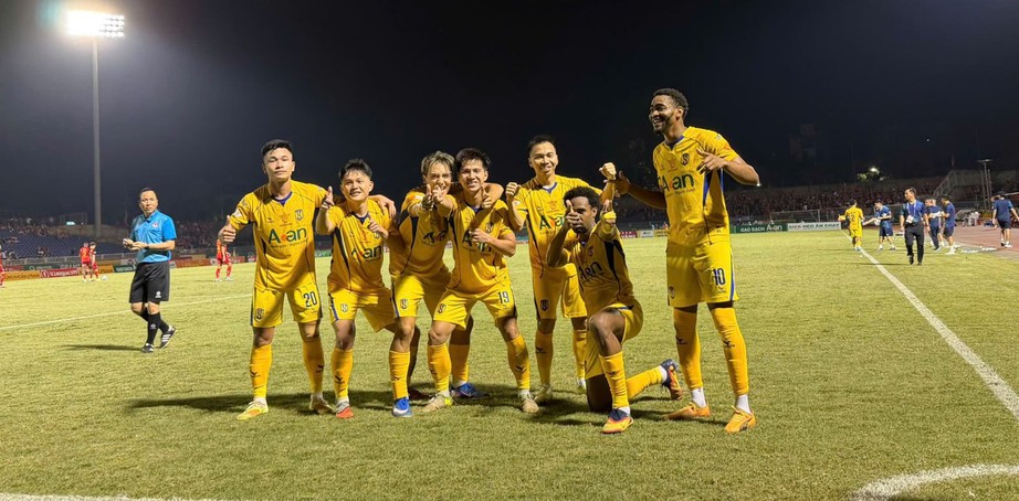V-League: S&ocirc;ng Lam Nghệ An thua ngược Ninh B&igrave;nh- Ảnh 1.
