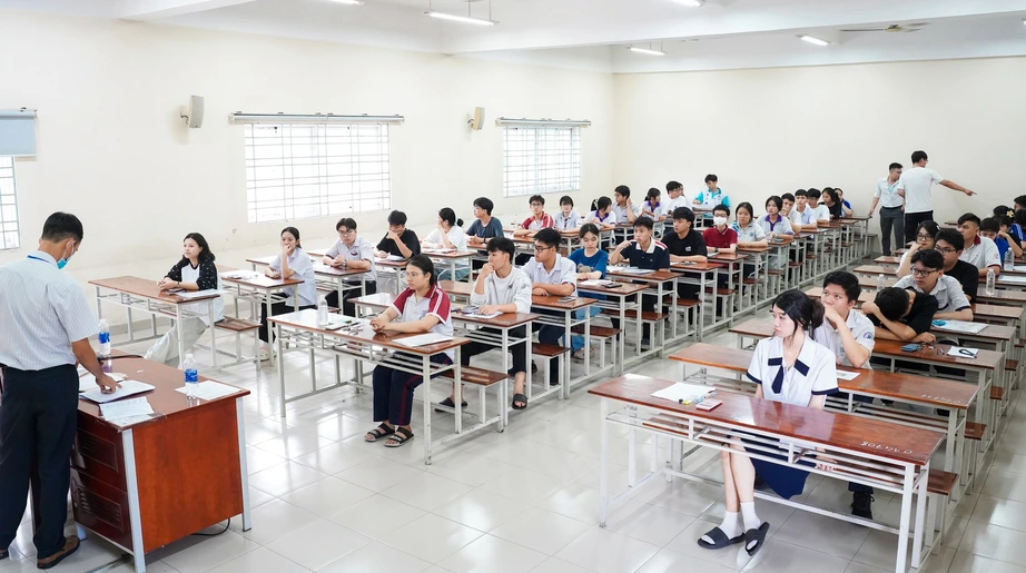 Kỳ thi tốt nghiệp THPT v&agrave; tuyển sinh 2026: Giữ ổn định, siết kỷ cương- Ảnh 1.
