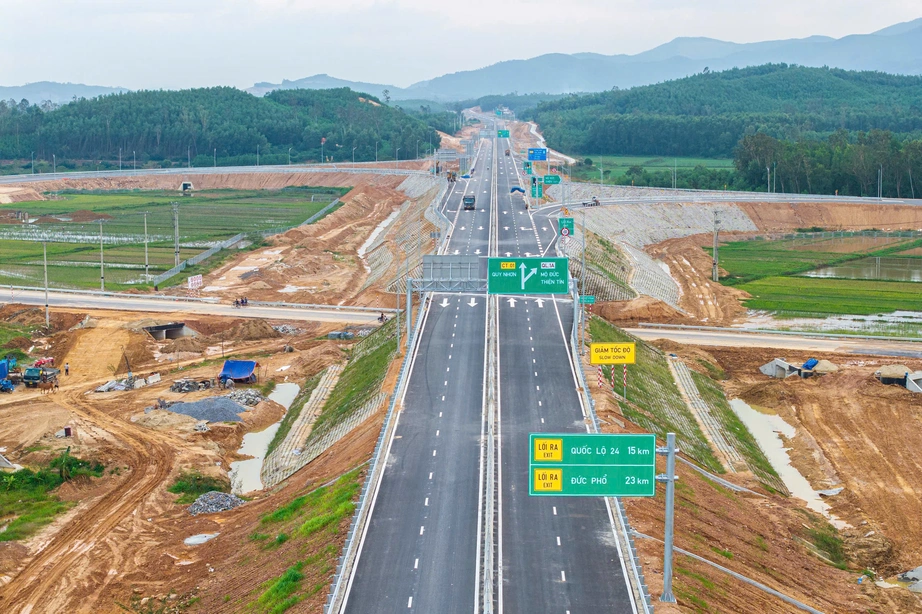 Bộ X&acirc;y dựng đề xuất ưu ti&ecirc;n mở rộng ngay c&aacute;c tuyến cao tốc 2 l&agrave;n xe- Ảnh 1.