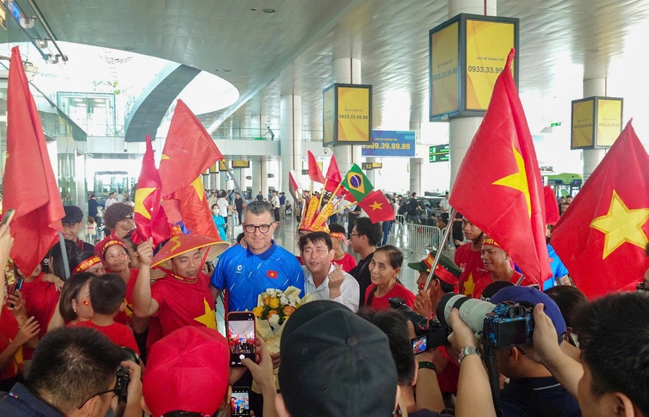 HLV Roland h&agrave;i l&ograve;ng với U17 Việt Nam sau giải U17 ch&acirc;u &Aacute; 2026- Ảnh 1.