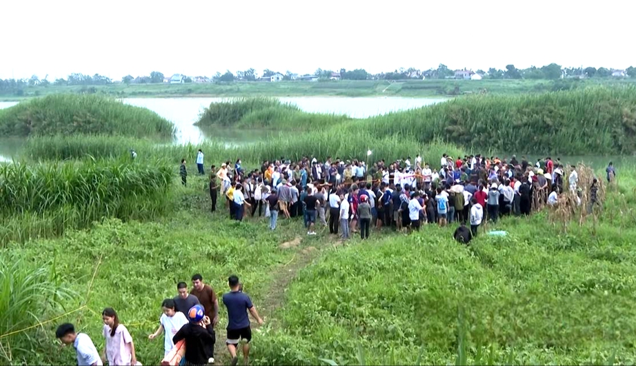 Ph&uacute; Thọ: Hỗ trợ 100 triệu đồng cho gia đ&igrave;nh 5 học sinh gặp nạn tr&ecirc;n s&ocirc;ng L&ocirc;- Ảnh 1.