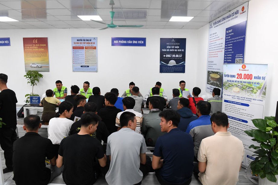 Vingroup tuyển 20.000 lao động địa phương, mở ra tương lai mới cho người d&acirc;n v&ugrave;ng dự &aacute;n- Ảnh 1.