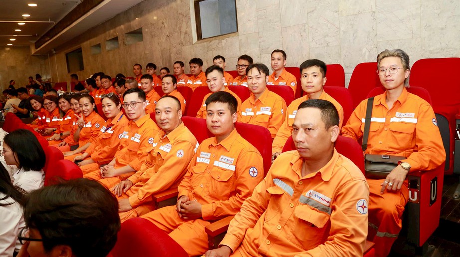 Chủ tịch C&ocirc;ng đo&agrave;n NMNĐ Vĩnh T&acirc;n 4 được vinh danh c&aacute; nh&acirc;n điển h&igrave;nh ti&ecirc;n tiến- Ảnh 2.