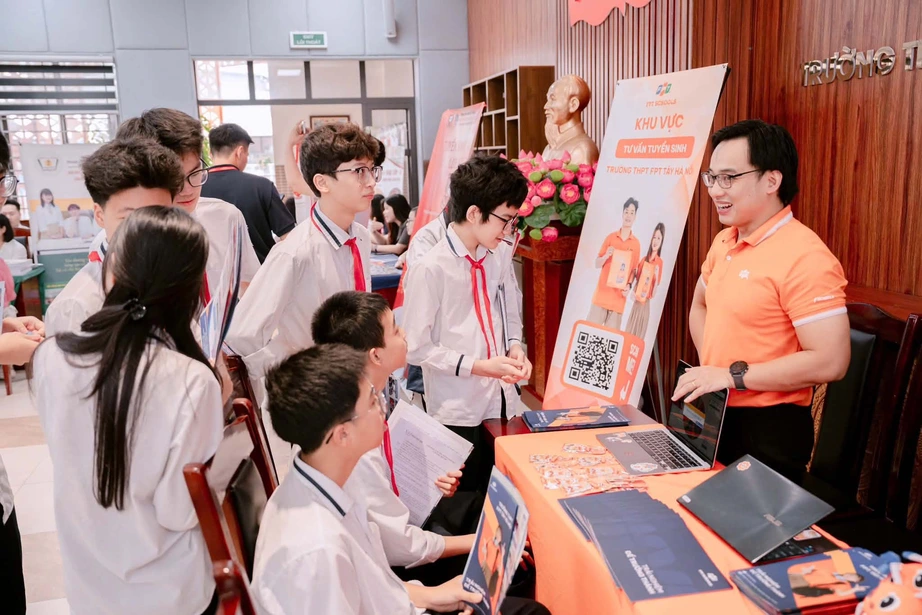 H&agrave; Nội số h&oacute;a bản đồ t&igrave;m điểm thi lớp 10 tr&ecirc;n iHanoi, th&iacute; sinh lưu &yacute;- Ảnh 1.