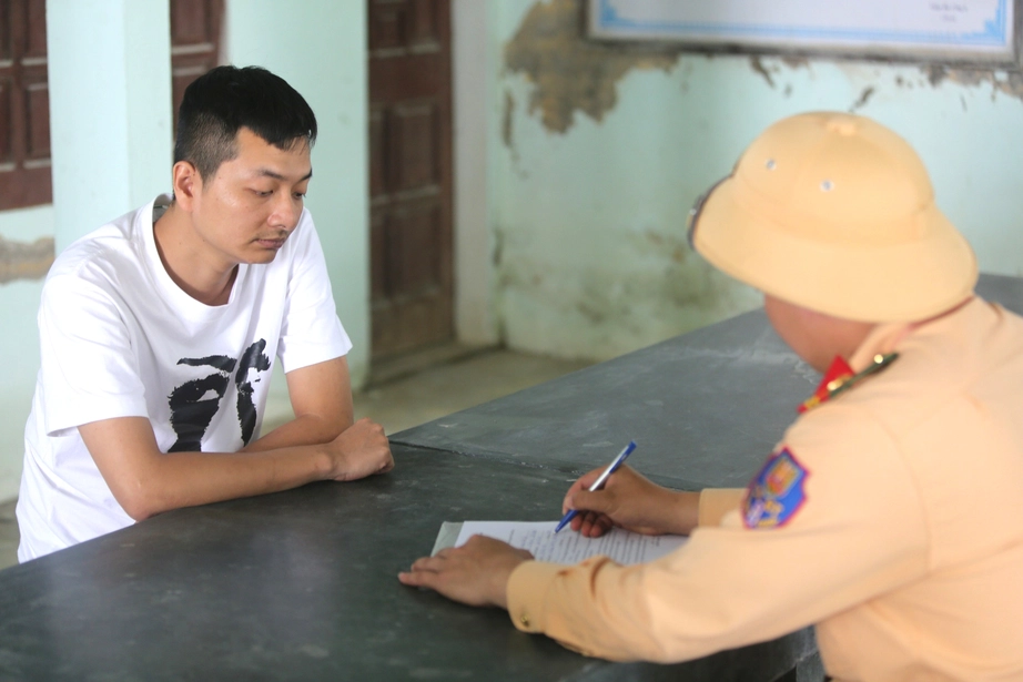Thanh H&oacute;a siết xe qu&aacute; tải ở mỏ đ&aacute;, l&agrave;ng nghề, xử nghi&ecirc;m vi phạm- Ảnh 5.