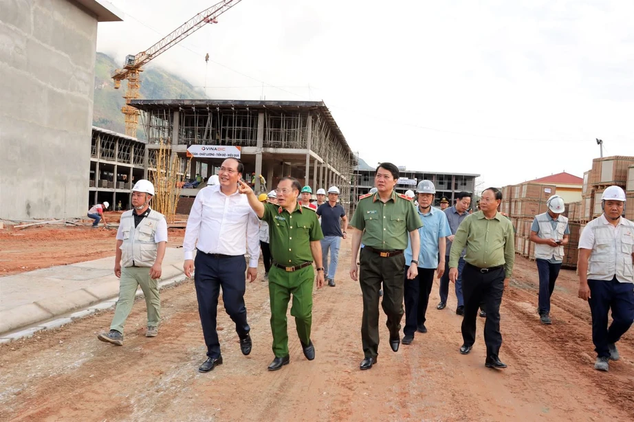 AMACCAO, lực lượng C&ocirc;ng an vượt n&uacute;i hiểm trở gieo chữ nơi &ldquo;một tiếng g&agrave; g&aacute;y ba nước nghe"- Ảnh 1.