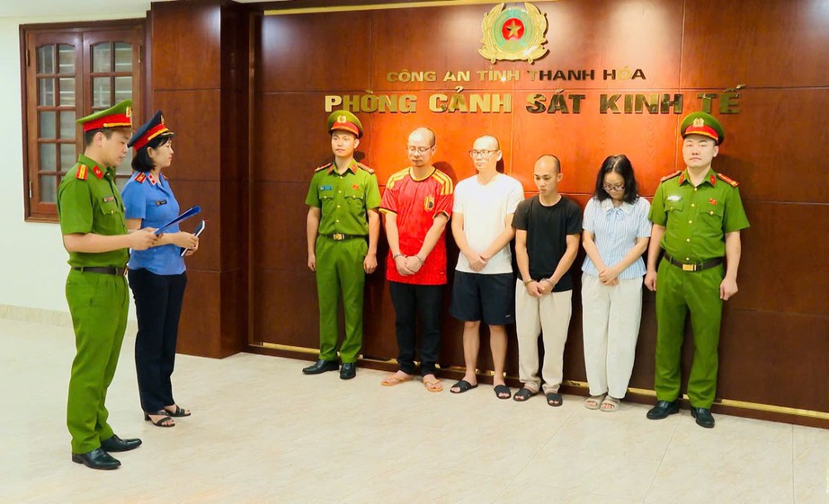Triệt ph&aacute; đường d&acirc;y bu&ocirc;n lậu xe điện xuy&ecirc;n bi&ecirc;n giới- Ảnh 1.