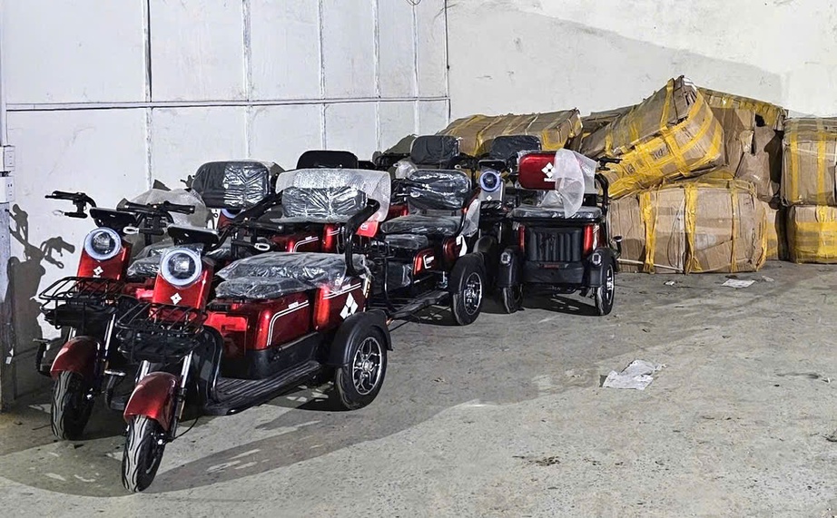 Triệt ph&aacute; đường d&acirc;y bu&ocirc;n lậu xe điện xuy&ecirc;n bi&ecirc;n giới- Ảnh 2.