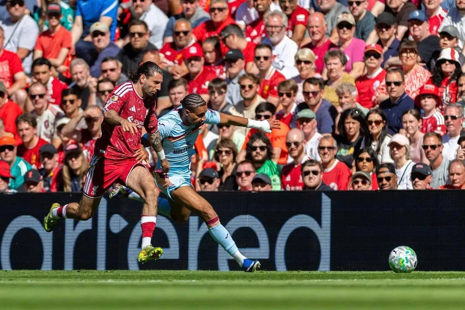 Ngoại hạng Anh: Chia điểm với Brentford, Liverpool vẫn gi&agrave;nh v&eacute; dự Champions League- Ảnh 2.