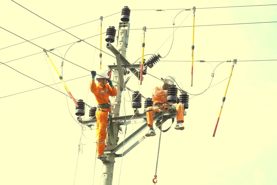 Hệ thống điện Quốc gia đạt kỷ lục c&ocirc;ng suất 58.103MW, k&ecirc;u gọi to&agrave;n d&acirc;n tiết kiệm điện- Ảnh 1.