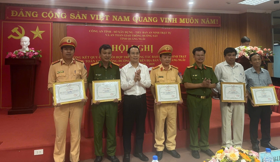 Hoạt động vận tải đường sắt ổn định, an to&agrave;n khi nhiều lực lượng c&ugrave;ng chung tay- Ảnh 2.