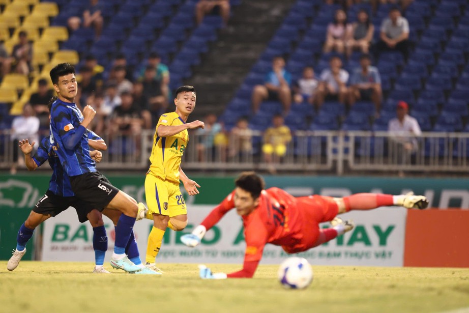 V-League: Chơi thiếu người, S&ocirc;ng Lam Nghệ An thua tiếc nuối Ho&agrave;ng Anh Gia Lai- Ảnh 2.
