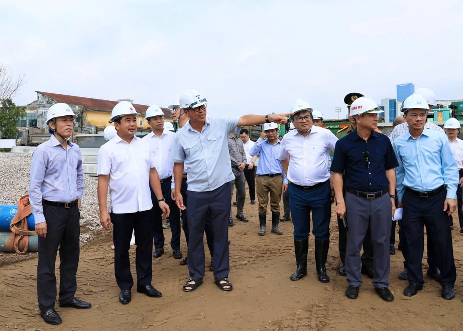 B&iacute; thư Th&agrave;nh ủy H&agrave; Nội kiểm tra loạt dự &aacute;n trọng điểm, y&ecirc;u cầu đẩy nhanh tiến độ- Ảnh 1.
