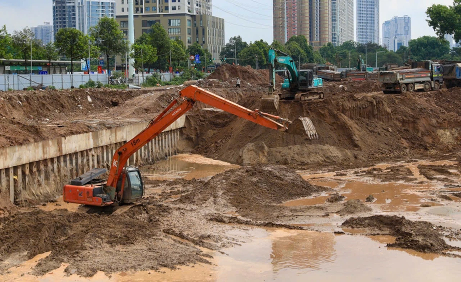 B&iacute; thư Th&agrave;nh ủy H&agrave; Nội kiểm tra loạt dự &aacute;n trọng điểm, y&ecirc;u cầu đẩy nhanh tiến độ- Ảnh 2.