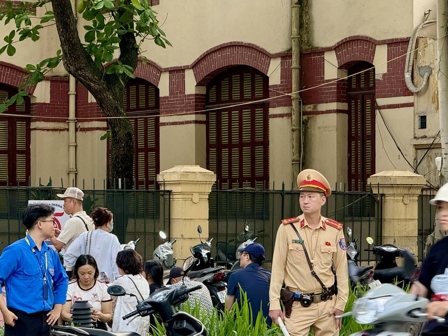 C&ocirc;ng an H&agrave; Nội bảo đảm an to&agrave;n ng&agrave;y thi đầu ti&ecirc;n v&agrave;o lớp 10- Ảnh 3.
