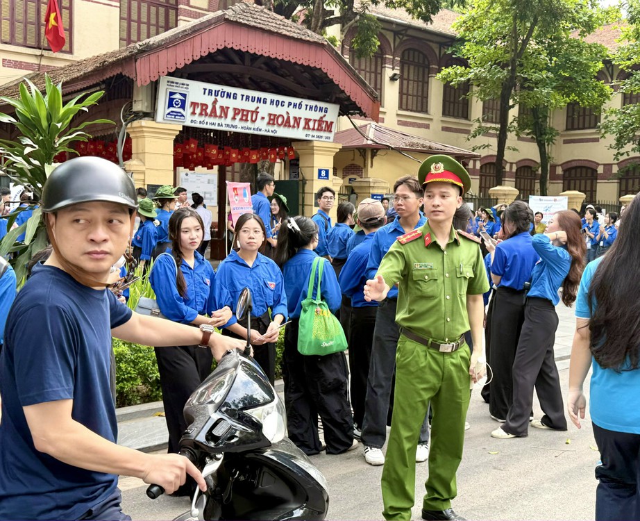 C&ocirc;ng an H&agrave; Nội bảo đảm an to&agrave;n ng&agrave;y thi đầu ti&ecirc;n v&agrave;o lớp 10- Ảnh 1.