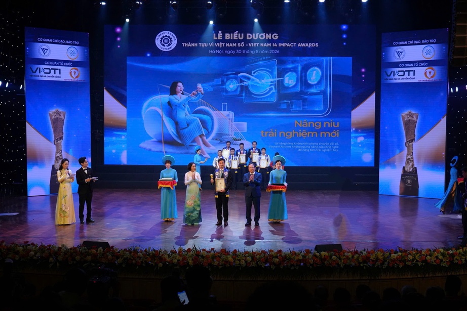 Vietnam Airlines khẳng định vị thế với c&uacute; đ&uacute;p giải thưởng chuyển đổi số v&agrave; sức mạnh mềm- Ảnh 1.
