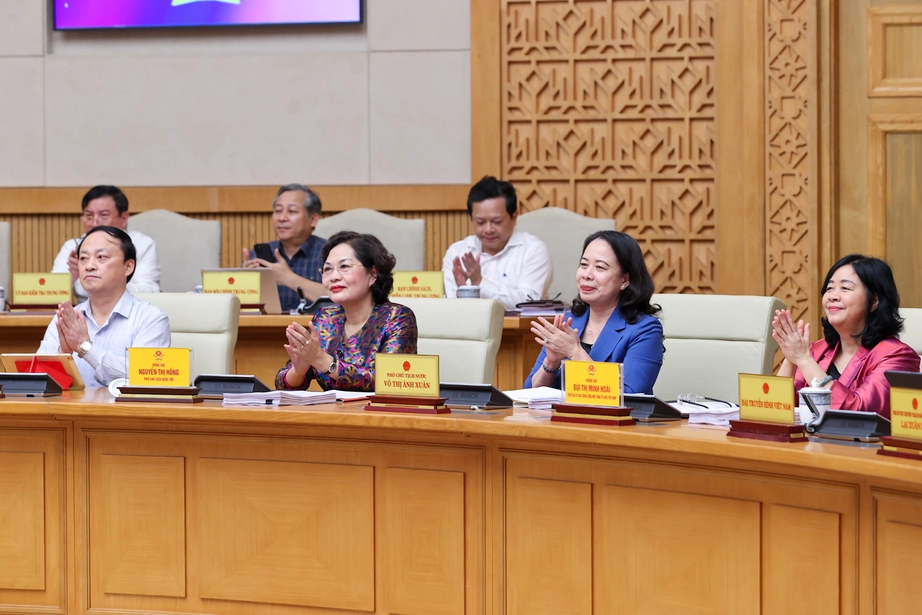 Thủ tướng L&ecirc; Minh Hưng chủ tr&igrave; phi&ecirc;n họp thường kỳ đầu ti&ecirc;n của Ch&iacute;nh phủ kh&oacute;a XVI- Ảnh 3.