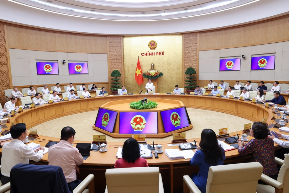 Thủ tướng L&ecirc; Minh Hưng chủ tr&igrave; phi&ecirc;n họp thường kỳ đầu ti&ecirc;n của Ch&iacute;nh phủ kh&oacute;a XVI- Ảnh 1.